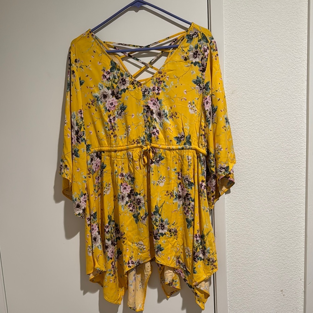 Torrid Floral Yellow V Neck Women's Top criss cross Un even hem Large